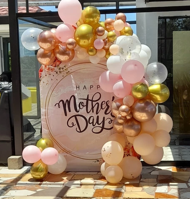 balloon arch perfect for bridal shower